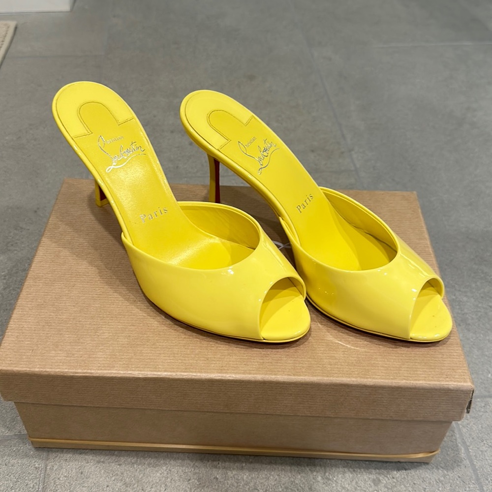 New in Box. Christian Louboutin
Women's Yellow Me Dolly 85 Patent Sandal 37.5